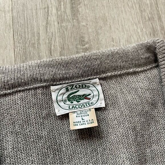 Vintage Izod Lacoste Mens Large Gray V Neck Orlon Acrylic Crocodile Sweater USA - Picture 3 of 5